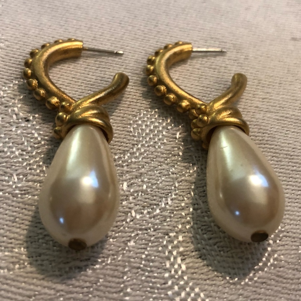 80’s Pearl & Gold Tone Drop Earrings